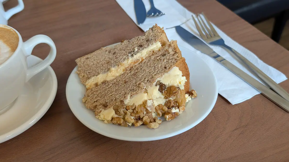 Cake Maker bakes